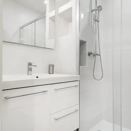 Apartment 3 Double Bedrooms In Montmartre Near Subway Ac *