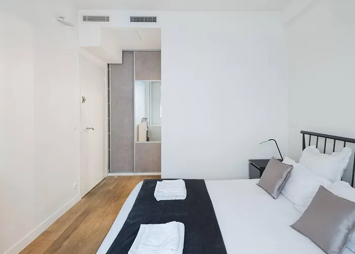 3 Double Bedrooms In Montmartre Near Subway Ac