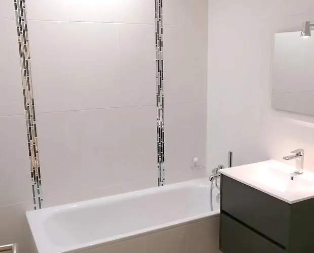 3 Double Bedrooms In Montmartre Near Subway Ac דירה *